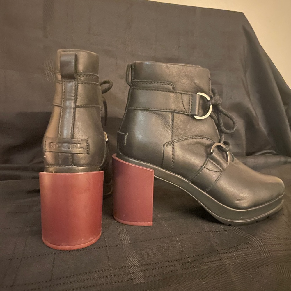Women’s Sorel Margo Lace low ankle black leather waterproof boots